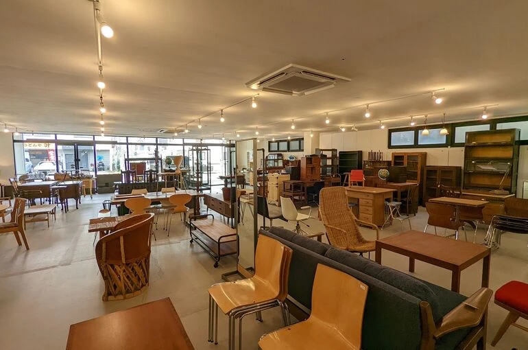 cosaic Lab(コザイクラボ)リーズナブルでおしゃれなヴィンテージ家具|静岡市葵区の新富不動産スタジオ