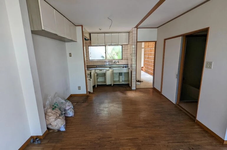 中古住宅リフォーム現地調査で熱中症寸前|静岡市葵区の新富不動産スタジオ
